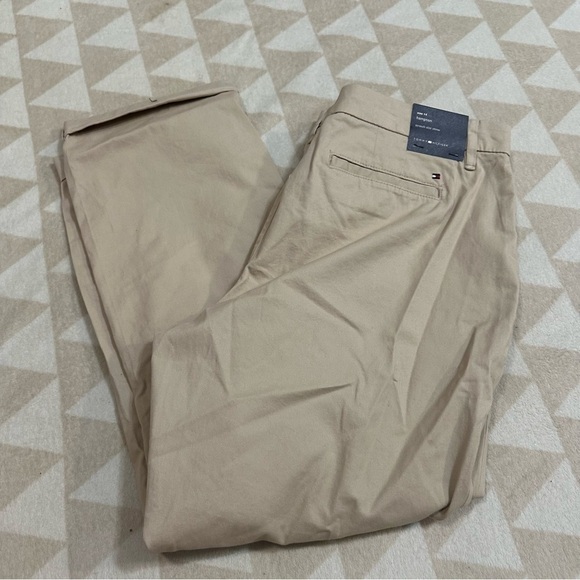 Tommy Hilfiger
Women's TH Flex Hampton Cuffed Chino Straight-Leg Pants, khaki - Picture 3 of 4
